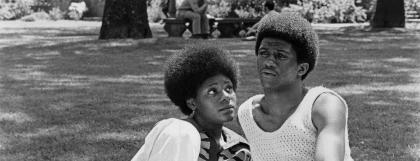 UO students relax in front of Susan Campbell Hall in the 1970s