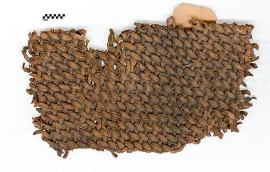 Close cross-warp twining basketry fragment (side two)