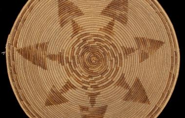 Basket tray, interior view