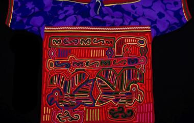 Mola blouse with two birds, probably in a cage. (full view, front)