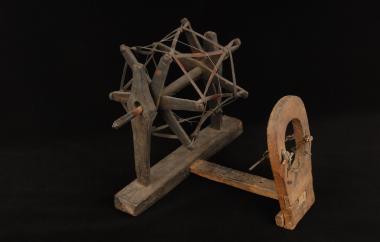 Spinning wheel (Cat.#  8-54).
